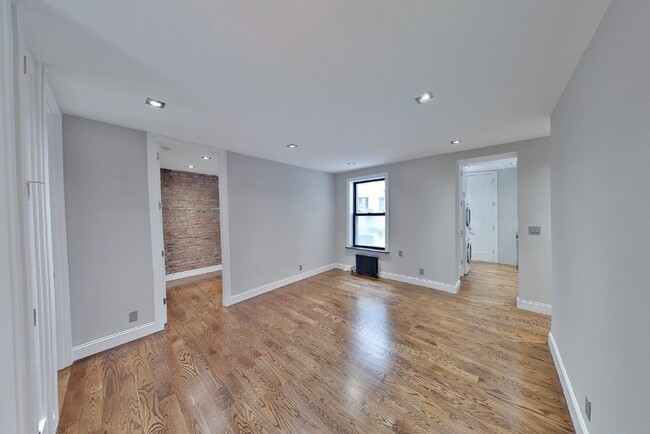 334 E 100th St in New York, NY - Building Photo - Building Photo