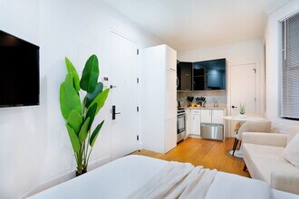 403 E 69th St in New York, NY - Building Photo - Building Photo