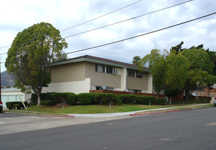 Lakewood Villa Townhomes in San Diego, CA - Building Photo - Building Photo