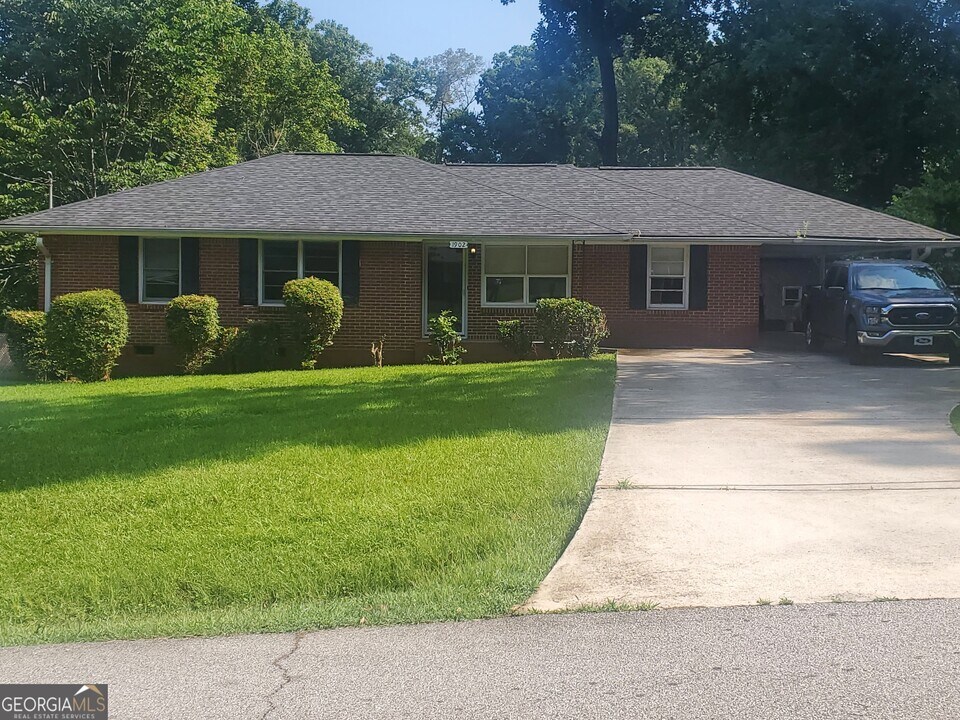 1902 Linda Dr in Austell, GA - Building Photo