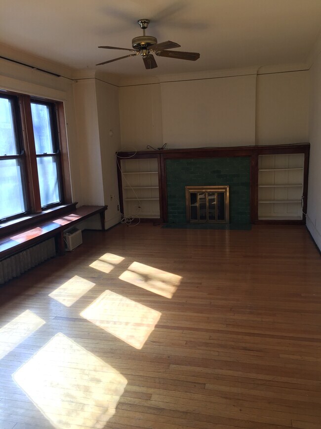 434 W Roslyn Pl, Unit 2 in Chicago, IL - Building Photo - Building Photo