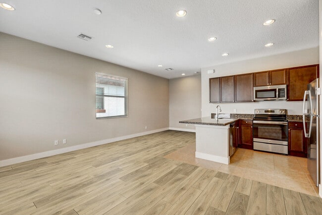 6044 Curie Pl in Palm Beach Gardens, FL - Building Photo - Building Photo