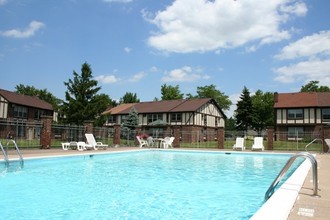 London Towne Apartments in Amherst, NY - Foto de edificio - Building Photo