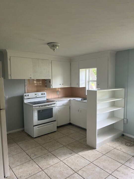 38430 12th Ave in Zephyrhills, FL - Building Photo