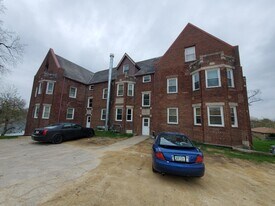 1850 Glendale Road in Clinton, IA - Building Photo