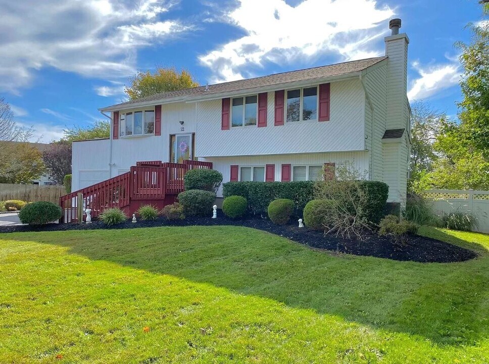 22 Carson Ln, Unit C in Medford, NY - Building Photo