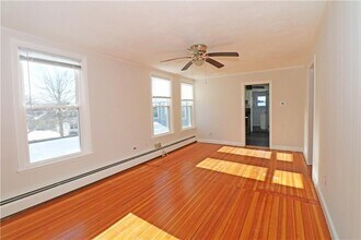 65 Friendship St in Newport, RI - Building Photo - Building Photo