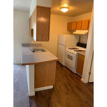 Abbey Pointe Apartments in Stockton, CA - Building Photo - Building Photo