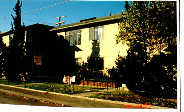 4815 Colfax Ave in North Hollywood, CA - Foto de edificio - Building Photo