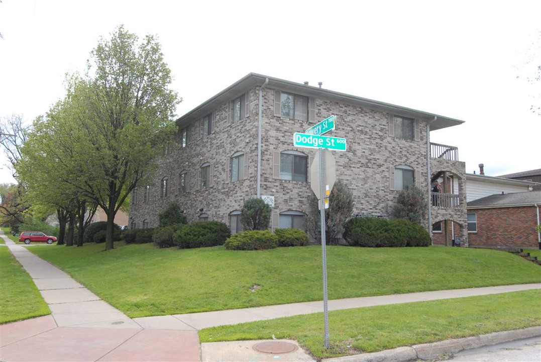 701 Bowery St in Iowa City, IA - Building Photo