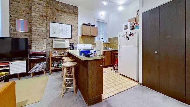 739 W Briar Pl in Chicago, IL - Building Photo - Building Photo