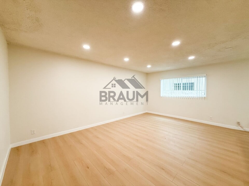 5252 Hermitage Ave in Los Angeles, CA - Foto de edificio