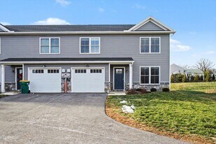 120 Hart Ln in Hershey, PA - Building Photo