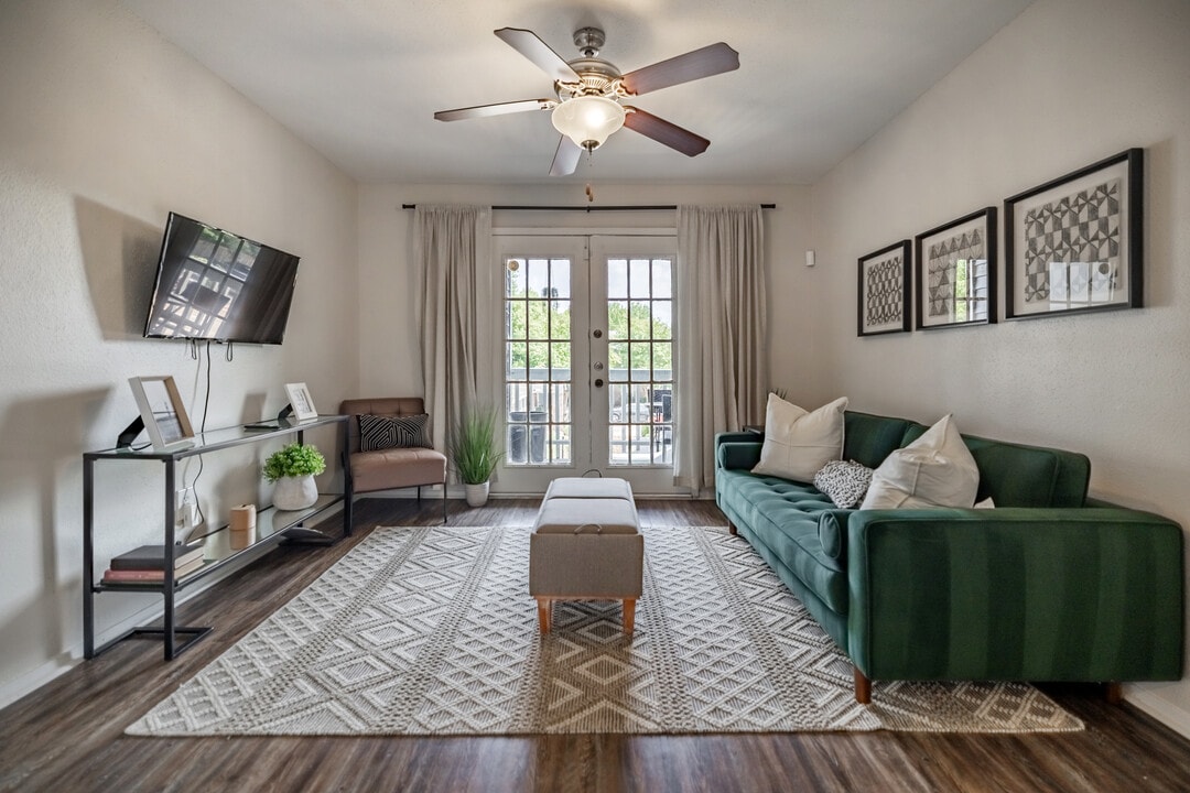 Vantage Point Apartments in Houston, TX - Building Photo