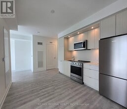 60 Central Park Pky in Toronto, ON - Building Photo - Building Photo