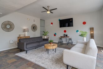 Madera at Metro in Phoenix, AZ - Foto de edificio - Interior Photo
