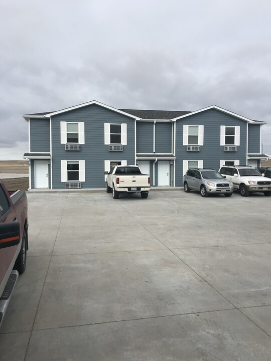 3203 Lakeway Drive in Ogallala, NE - Foto de edificio