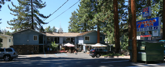 4147 Manzanita Ave in South Lake Tahoe, CA - Building Photo - Building Photo