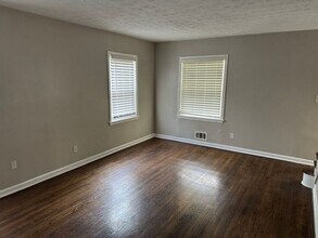 1307 Lorenzo Dr SW in Atlanta, GA - Building Photo - Building Photo