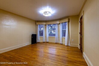 921-923 Clay Ave in Scranton, PA - Building Photo - Building Photo