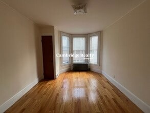 381 Harvard St, Unit 1A in Cambridge, MA - Building Photo - Building Photo