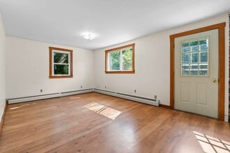 17 Windy Meadows Dr in Manchester, ME - Building Photo - Building Photo