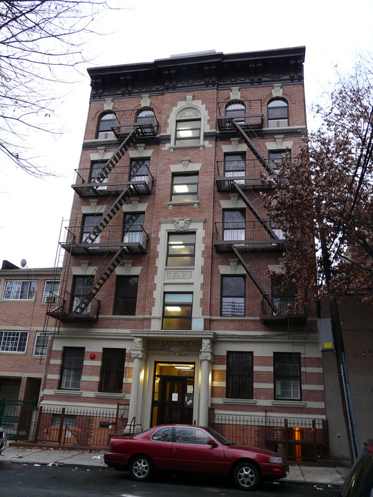 404 E 141st St in Bronx, NY - Foto de edificio