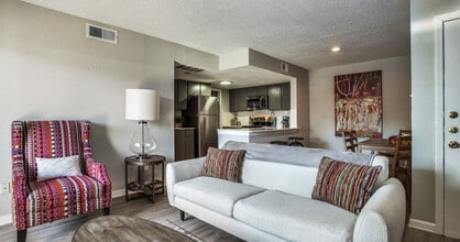 Preslee Apartments in Arlington, TX - Building Photo - Building Photo