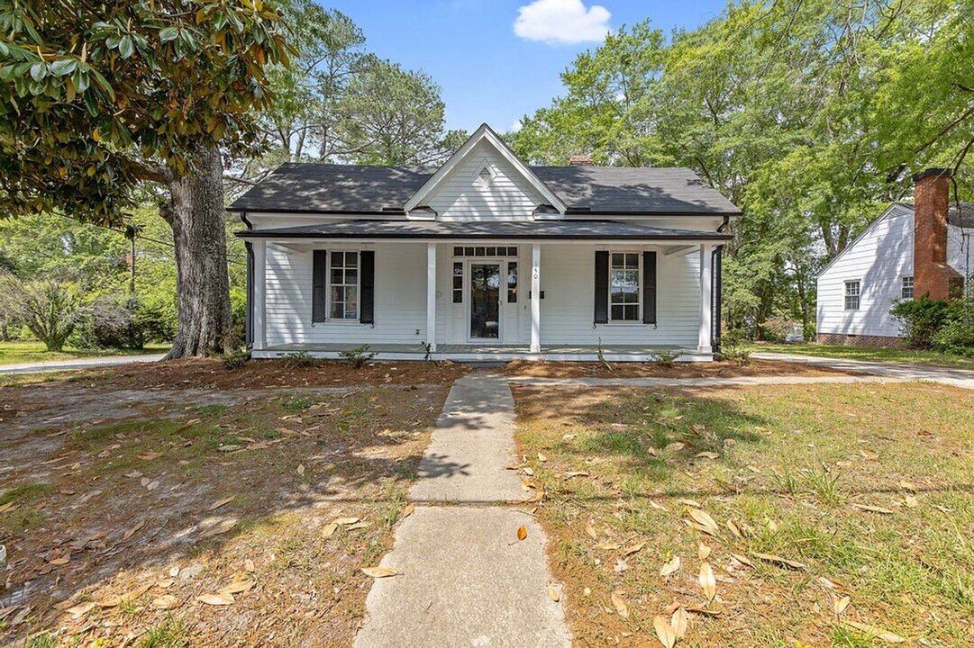 140 Spring Ave in Fuquay Varina, NC - Building Photo