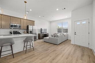 1550 W Tidwell Rd in Houston, TX - Building Photo - Building Photo