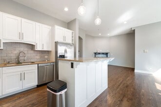 140 Ridge Ave, Unit 1W in Evanston, IL - Building Photo - Building Photo