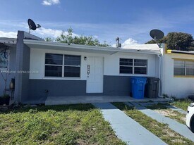 5440 SW 38th Ct in West Park, FL - Building Photo