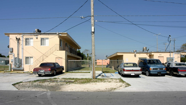 950 SW 4th St in Homestead, FL - Foto de edificio - Building Photo