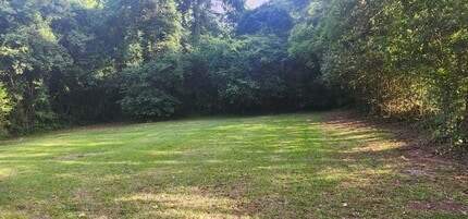 1975 Thomas Drive in Macon, GA - Foto de edificio - Building Photo