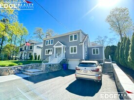 15 Moody St, Unit 1 in Chestnut Hill, MA - Building Photo