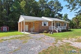 2111 Clary Rd in Petersburg, VA - Foto de edificio - Building Photo