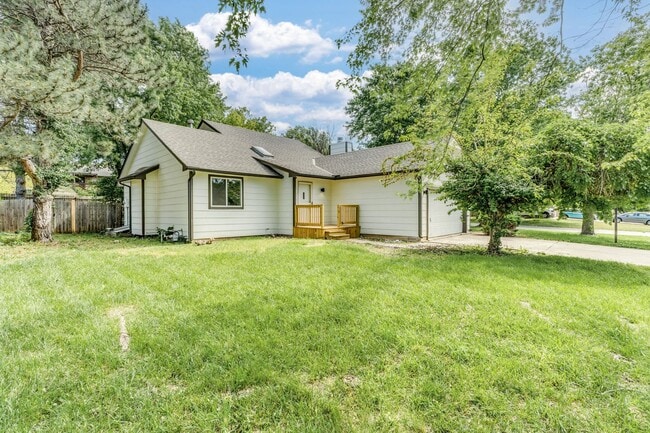 property at 1718 E Pinion Rd