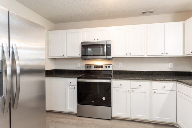 Skyside Landing Apartments in Fayetteville, NC - Foto de edificio - Interior Photo