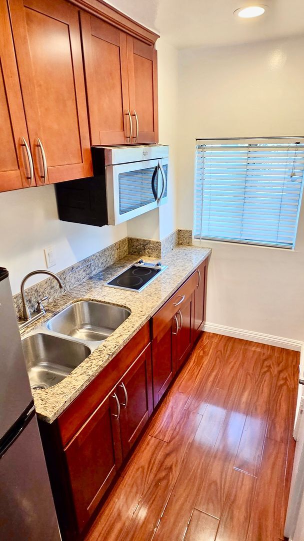 property at 11511 Rochester Ave