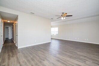 331 Lake Forest Dr in La Vergne, TN - Building Photo - Building Photo