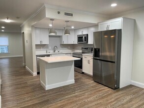 33 Deer St, Unit 507 in Portsmouth, NH - Foto de edificio - Building Photo