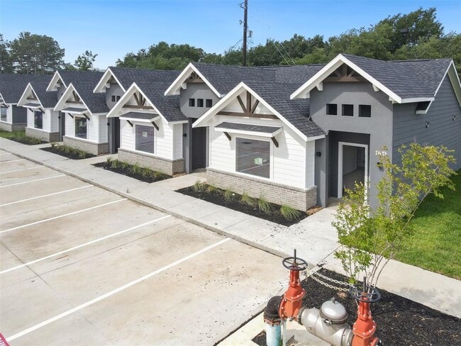 10317 Lake Rd in Houston, TX - Building Photo - Building Photo