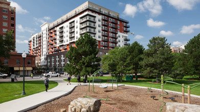 Radius Uptown in Denver, CO - Foto de edificio - Building Photo