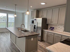 24300 Airport Rd in Punta Gorda, FL - Building Photo - Building Photo