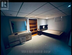 1 Harthill Ct in Brampton, ON - Building Photo - Building Photo