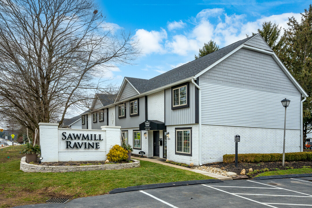 Reserve at Sawmill Ravine Townhomes & Gardens in Dublin, OH - Building Photo