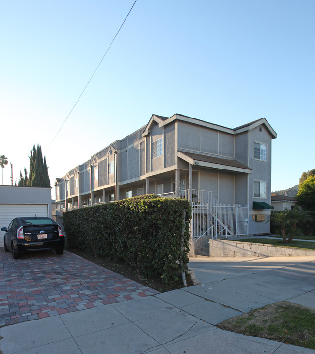 400 Thompson Ave in Glendale, CA - Foto de edificio - Building Photo