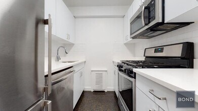 405 E 56th St in New York, NY - Building Photo - Building Photo