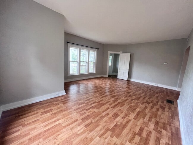 1529 College Ave NE in Grand Rapids, MI - Building Photo - Building Photo