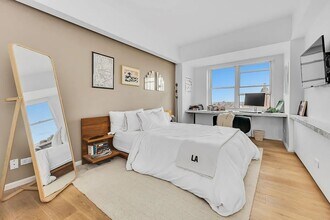 60 E 8th St in New York, NY - Building Photo - Building Photo